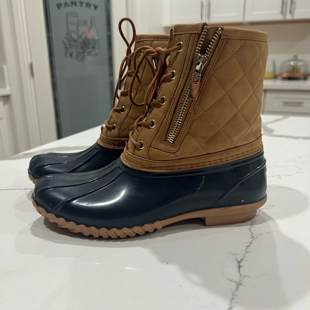 JustFab Brown Boots with Cream Fur Lining